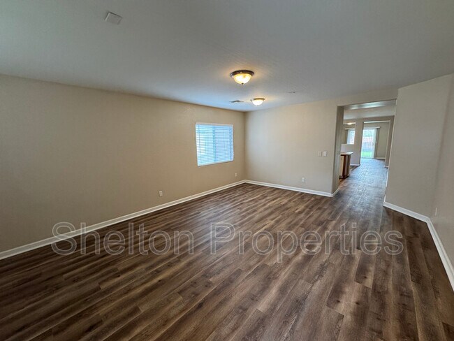 10153 N 115th Dr Youngtown, AZ 85363 photo 4