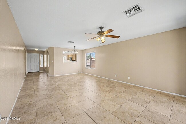 13153 W Mauna Loa Ln Surprise, AZ 85379 photo 4