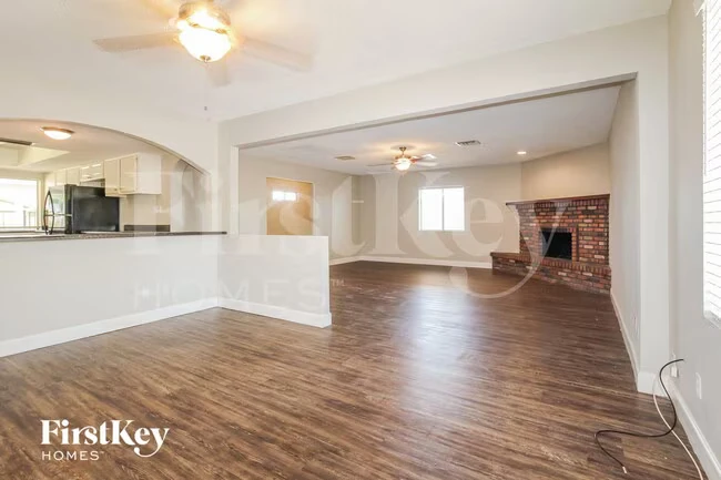 4643 W Mountain View Rd Glendale, AZ 85302 photo 2