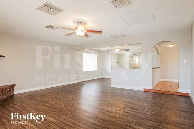 4643 W Mountain View Rd Glendale, AZ 85302 photo 4