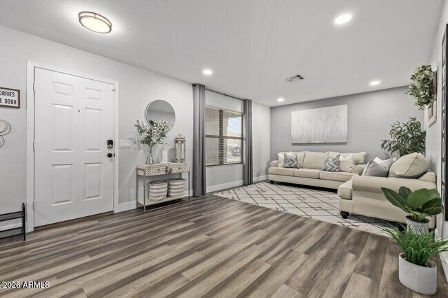 10617 W Daley Ln Peoria, AZ 85383 photo 3