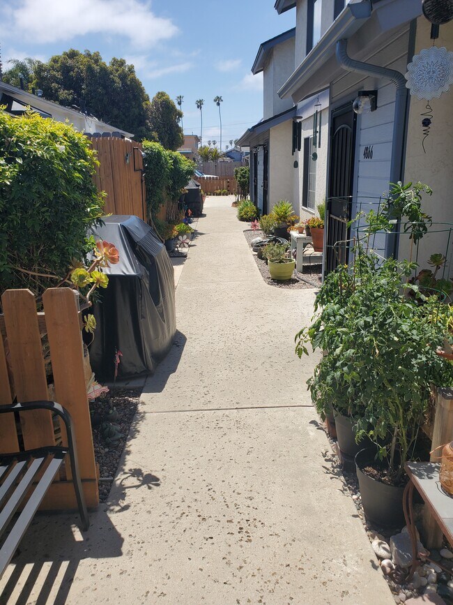 4864 Cape May Ave San Diego, CA 92107 photo 2