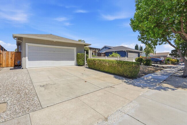Wow! What A Great Home! Available Now! photo 4