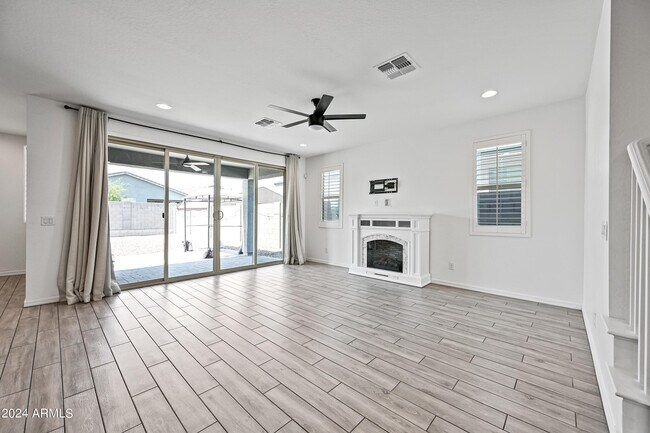 13360 W Briles Rd Peoria, AZ 85383 photo 5