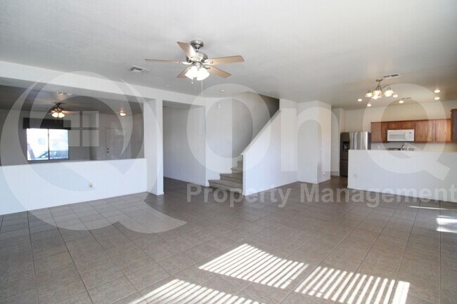 1096 E Parkview Ct Gilbert, AZ 85295 photo 4