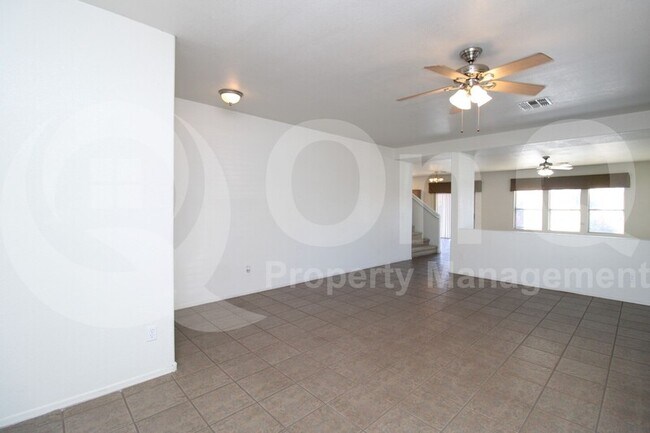 1096 E Parkview Ct Gilbert, AZ 85295 photo 5