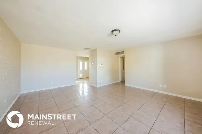 4627 N 47th Dr Phoenix, AZ 85031 photo 3
