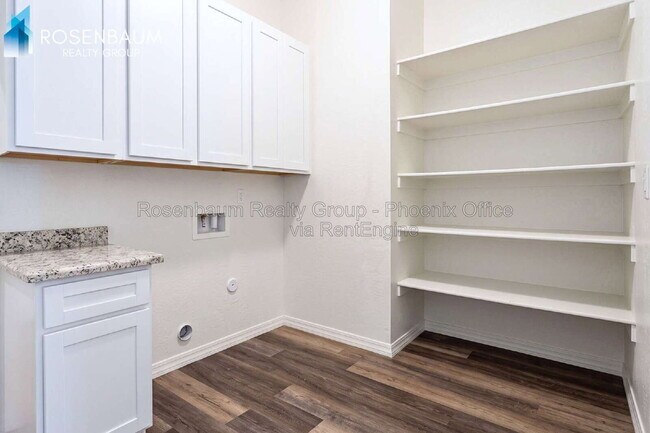 9435 W Magnum Dr photo 5