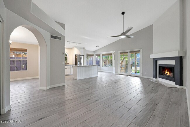 14215 N 56th Pl Scottsdale, AZ 85254 photo 2
