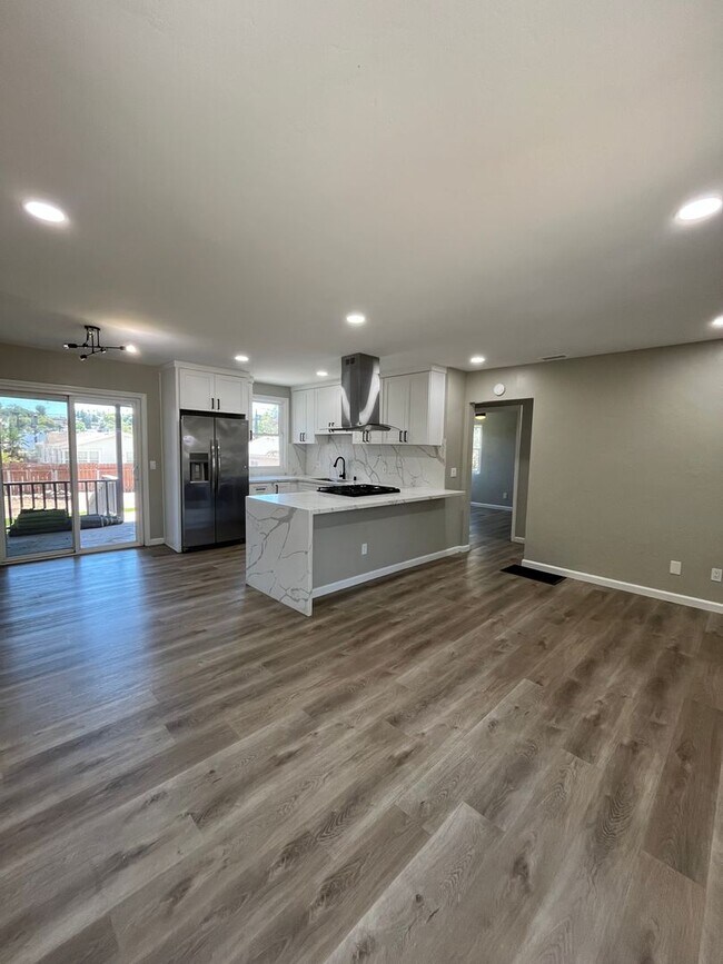 6353 Malcolm Dr