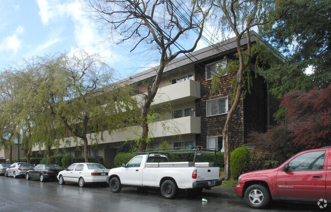Mariposa Club Apartments photo 2