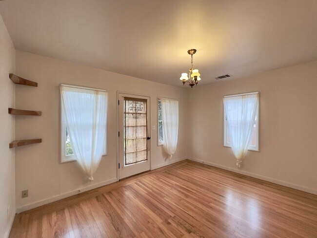 2219 Laurel St Napa, CA 94559 photo 5
