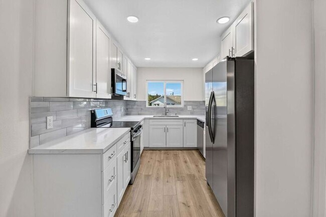806 E 4th Ave Escondido, CA 92025 photo 3