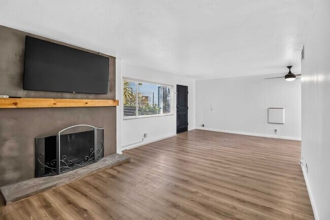 806 E 4th Ave Escondido, CA 92025 photo 2