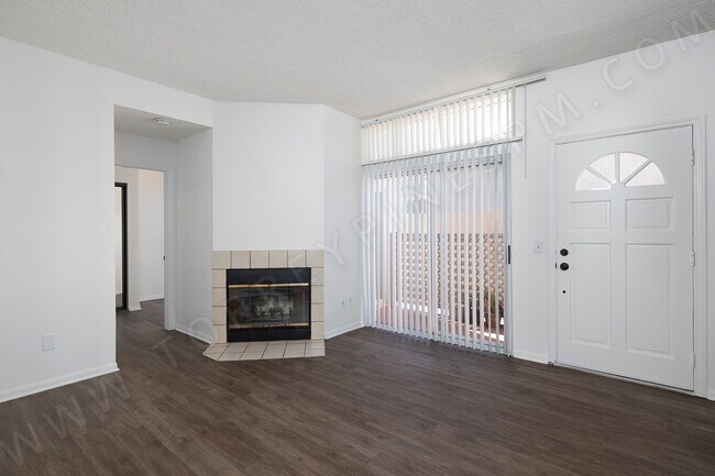 1420 Hornblend St San Diego, CA 92109 photo 2