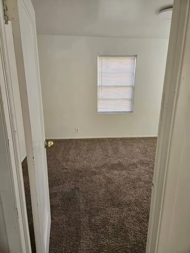 15 E 2nd Ave Mesa, AZ 85210 photo 2
