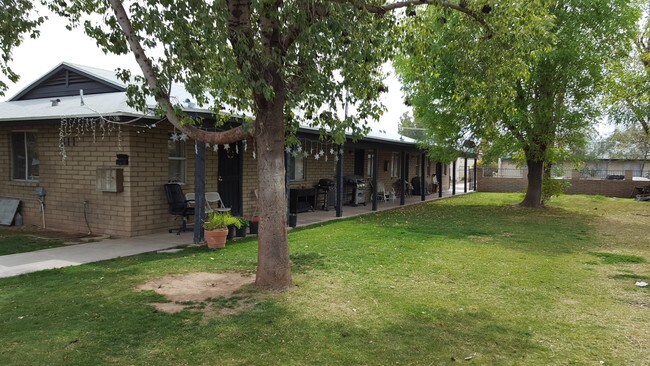 Well Stabilized 4 plex really good condition photo 2