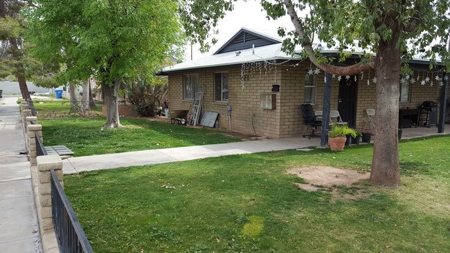 Well Stabilized 4 plex really good condition photo 3