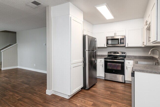 390 Alameda Del Prado, Novato, CA 94949 photo 2