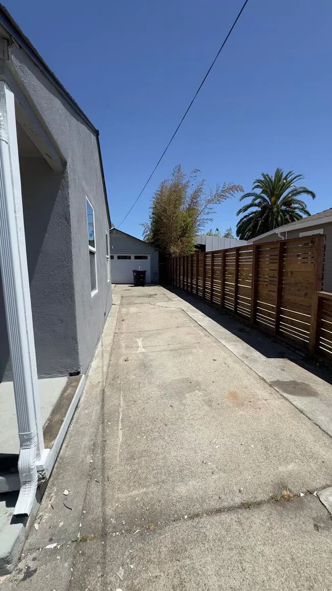 1232 Laurel Ave East Palo Alto, CA 94303 photo 2
