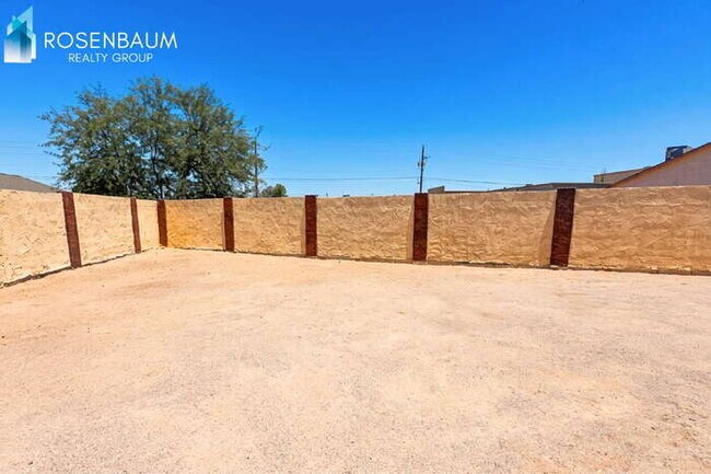3452 N 67th Dr Phoenix, AZ 85033 photo 5