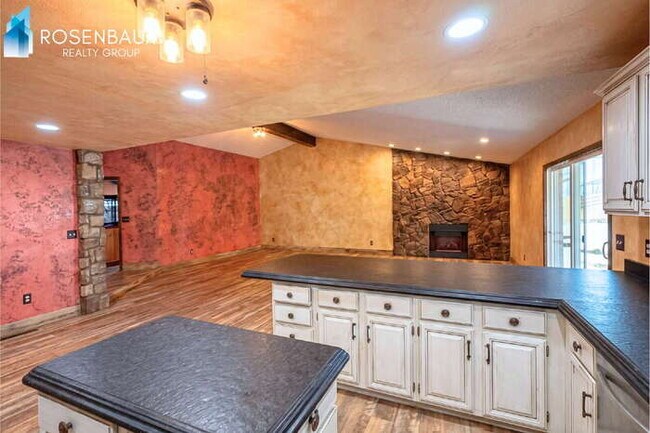 3452 N 67th Dr Phoenix, AZ 85033 photo 3