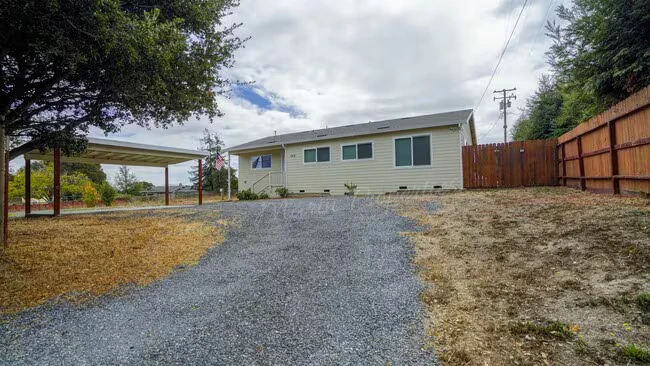 382 Ely Rd N photo 3