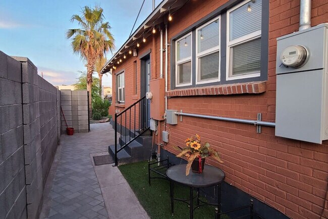 324 N 13th Pl Phoenix, AZ 85006 photo 2