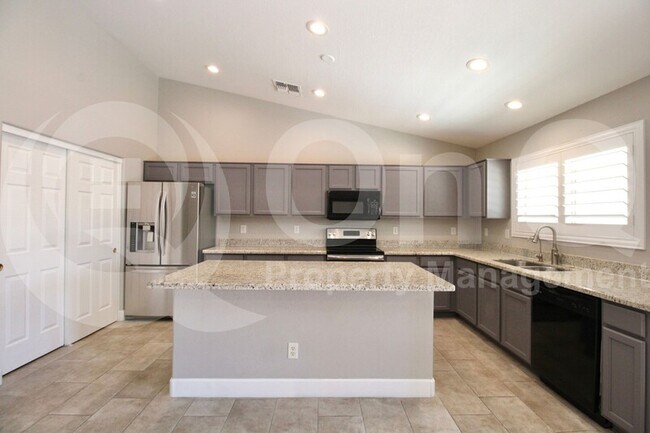 15215 W Gelding Dr Surprise, AZ 85379 photo 4