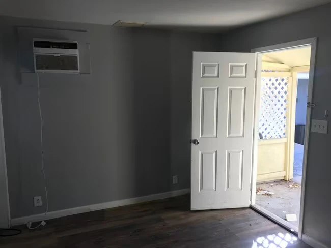 Standalone Studio With Private Yard! photo 4