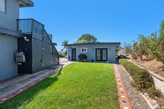 5091 Foothill Blvd photo 2
