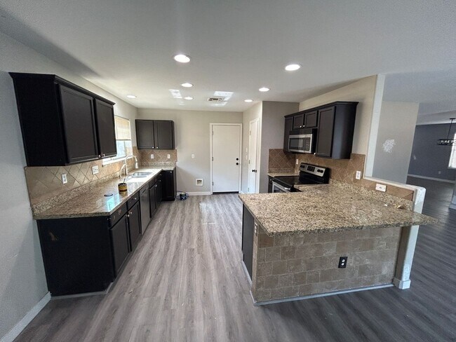 18336 W Hayden Dr photo 4