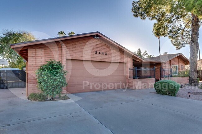 2443 W Via Rialto Cir Mesa, AZ 85202 photo 2