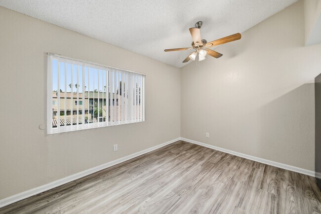 Midway Gardens Apartments photo 3
