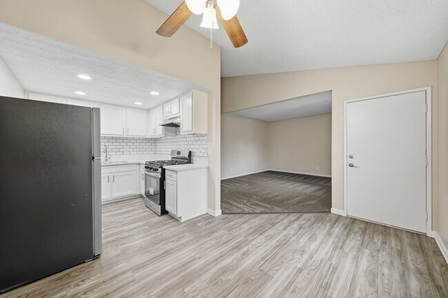 Midway Gardens Apartments photo 2