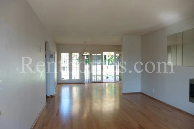 7576 Winterwood Ln San Diego, CA 92126 photo 2