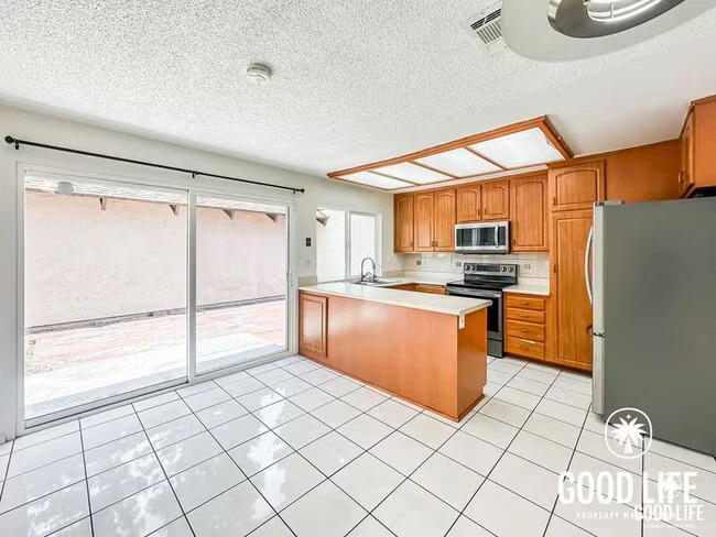 6747 Parkside Ave San Diego, CA 92139 photo 2