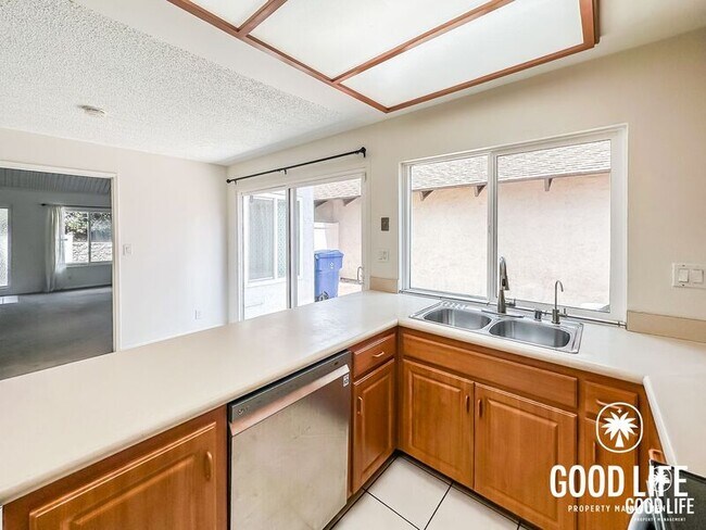 6747 Parkside Ave San Diego, CA 92139 photo 4