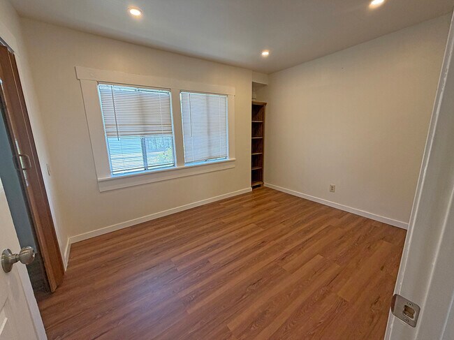 2539 Grande Vista Ave Oakland, CA 94601 photo 3