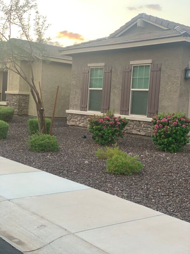 10122 W El Cortez Pl Peoria, AZ 85383 photo 5
