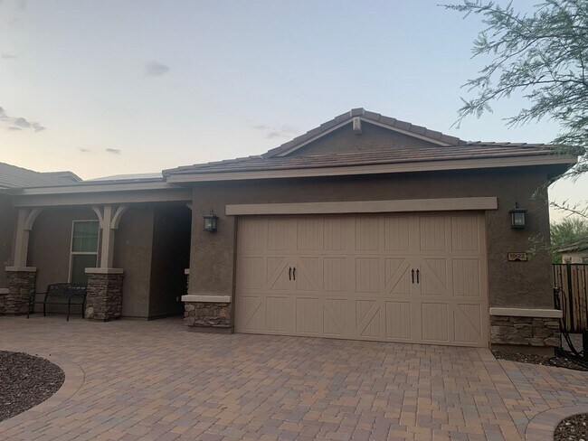10122 W El Cortez Pl Peoria, AZ 85383 photo 3