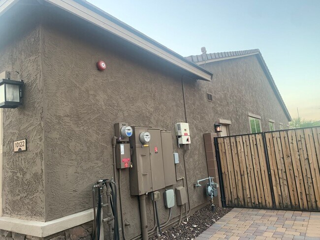 10122 W El Cortez Pl Peoria, AZ 85383 photo 4