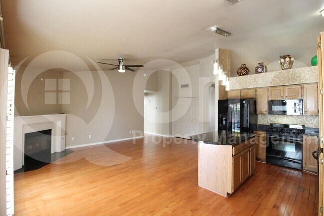 4521 E St John Rd Phoenix, AZ 85032 photo 4
