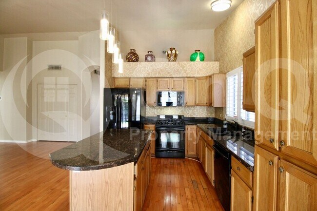 4521 E St John Rd Phoenix, AZ 85032 photo 2