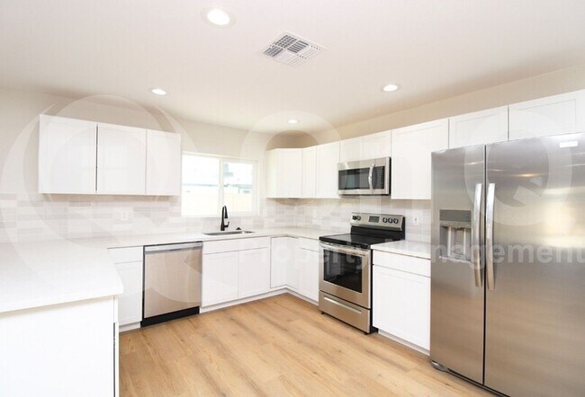 4708 W San Miguel Ave Glendale, AZ 85301 photo 2