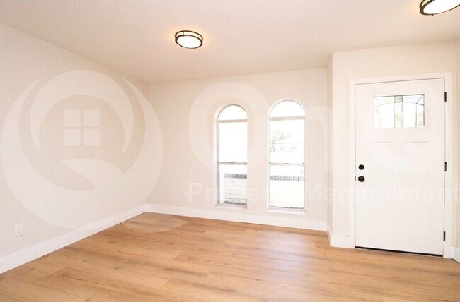4708 W San Miguel Ave Glendale, AZ 85301 photo 5