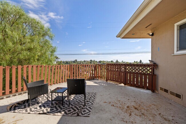 5529 Dorothy Dr San Diego, CA 92115 photo 2