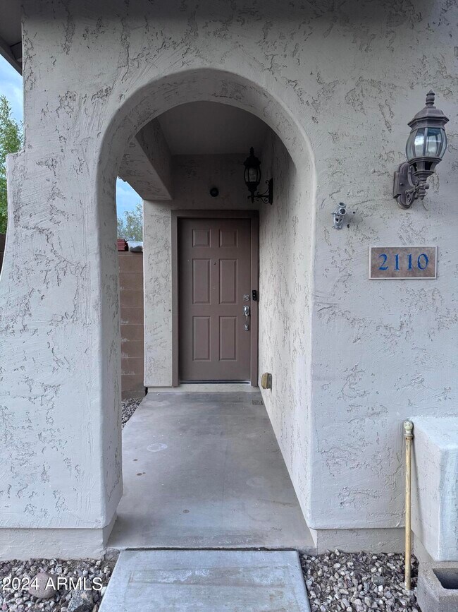 2110 W Kathleen Rd photo 5