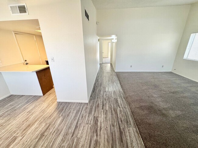 6828 N 81st Ln Glendale, AZ 85303 photo 4