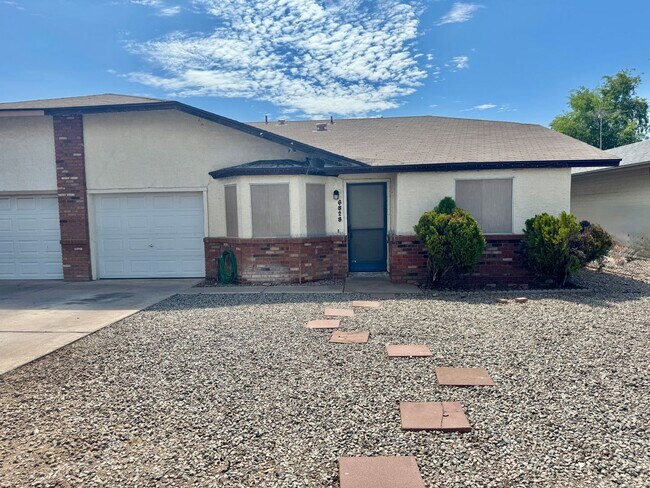 6828 N 81st Ln Glendale, AZ 85303 photo 2